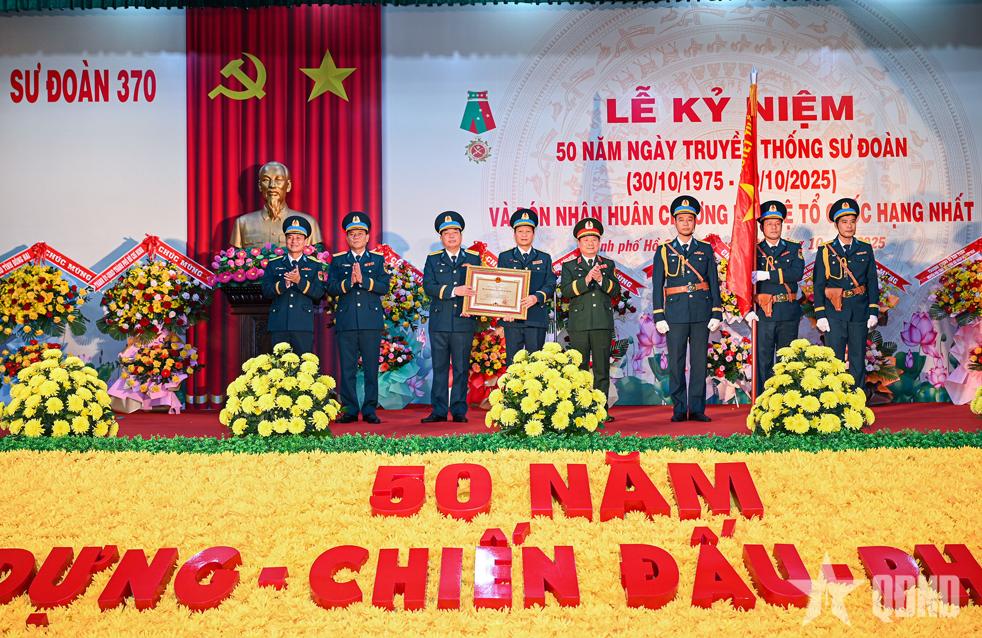 Sư đoàn 370 đón nhận Huân chương Bảo vệ Tổ quốc hạng Nhất